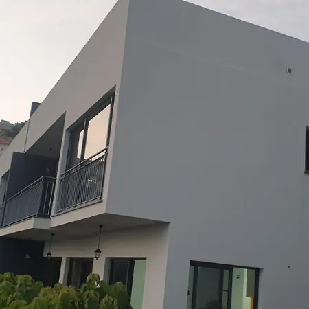 D Henriques House
